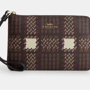 NWT- coach corner zip wristlet